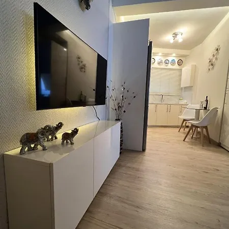 Xenia Apartment *
